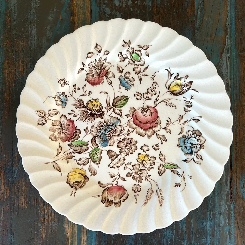 Lot of 4 Johnson Brothers Staffordshire Bouquet 8" Bread Plates - Picture 2 of 9
